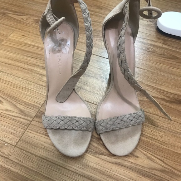 Size 7 Heels - Picture 2 of 5